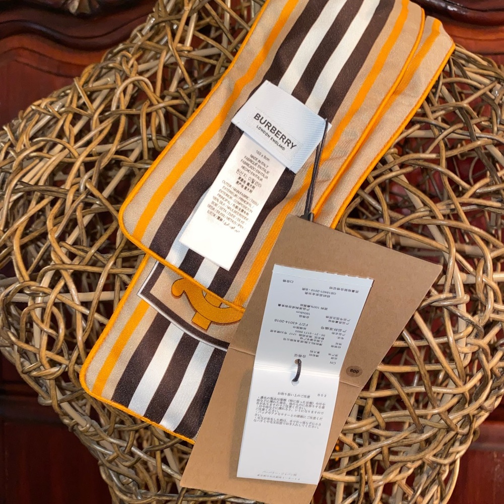 Authentic BURBERRY Icon & scale print silk scarf